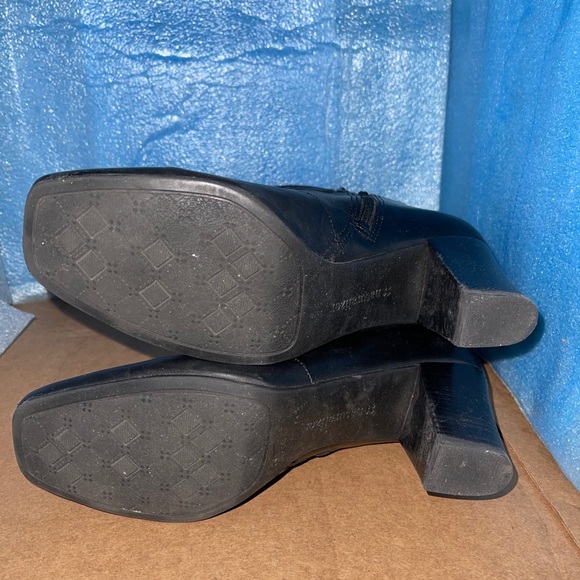 Booties. - Picture 4 of 9